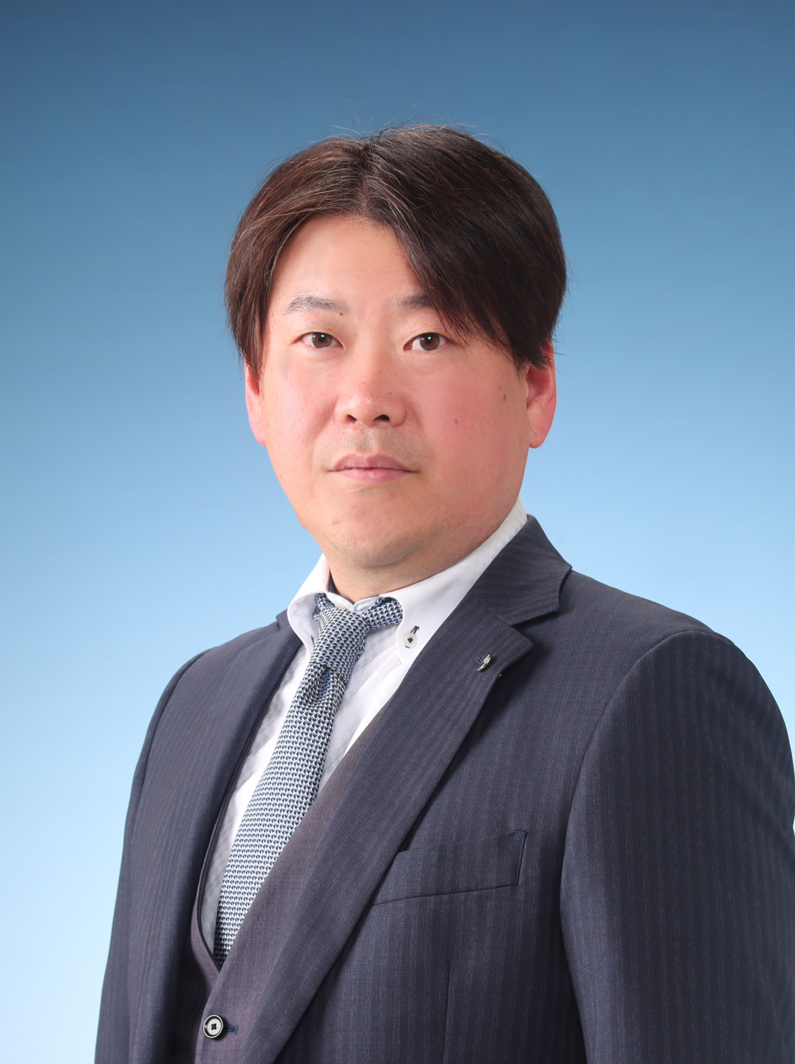 松岡（まつおか）です。業界歴20年以上の経験！親しみやすい人柄で、いつも笑顔でお客様との会話も明るくするムードメーカー。常に丁寧な対応を心がけ、皆様に『この人に頼んでよかった』と思っていただけるよう、精一杯お客様をサポートいたします。